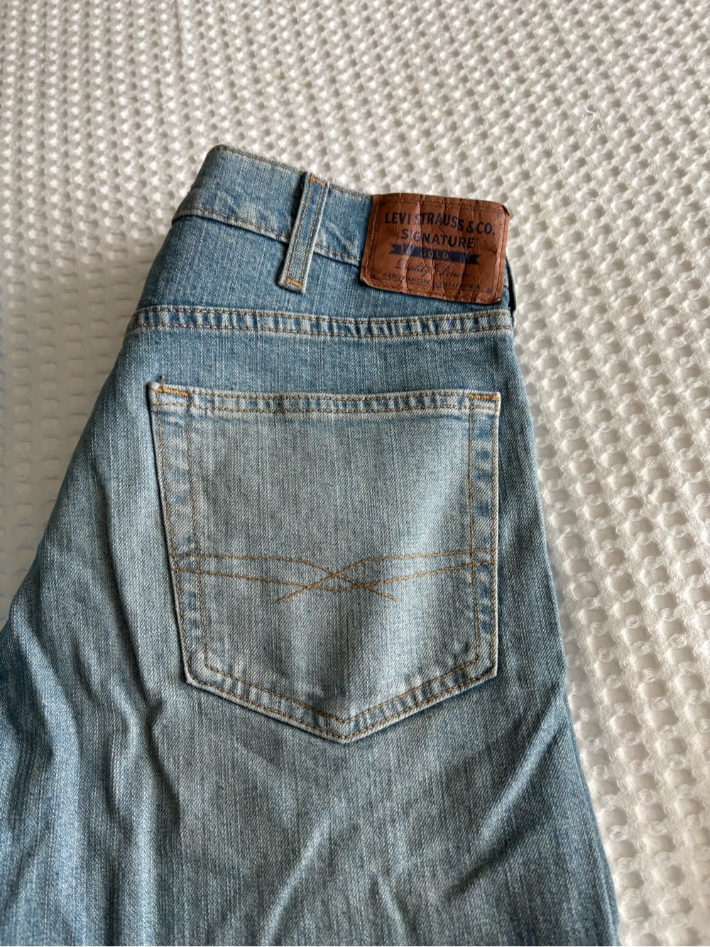 Signature Light Wash Men's Relaxed Jeans